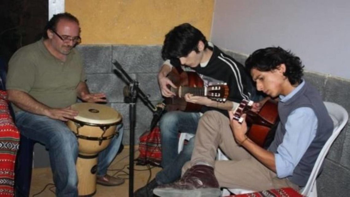 شباب يعزفون في ملتقى عناةالثقافي,ضحى العاشور,Duha Ashour الثق